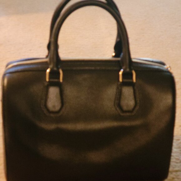 Michael Kors Mercer Bag - Picture 4 of 6